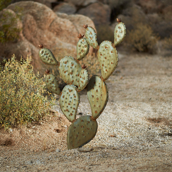 Small Prickly Pear Sculpture (30") with desert background alto